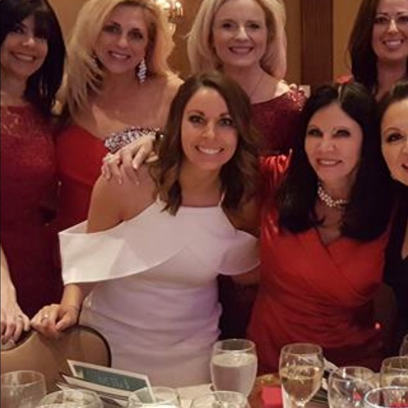 Gorgeous Size Small White Gianni Bini Dress - Picture 2 of 4